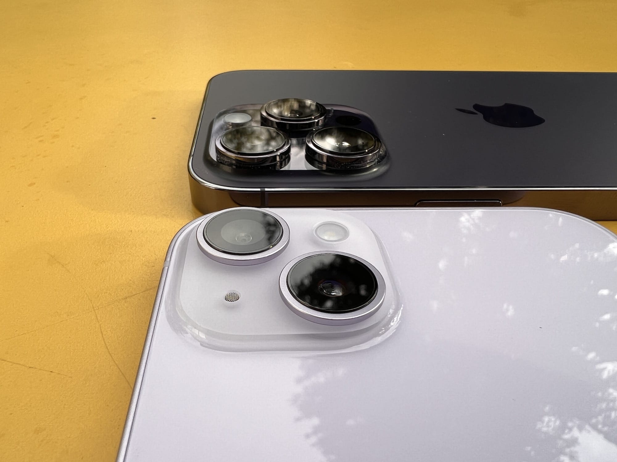 Zdjęcie okładkowe wpisu Kilka nowych doniesień o iPhonie 15 i problemach Apple