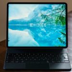 Zdjęcie okładkowe wpisu: Dziennik iPad Pro 12,9” z M2 – rozmiar i waga z Magic Keyboard