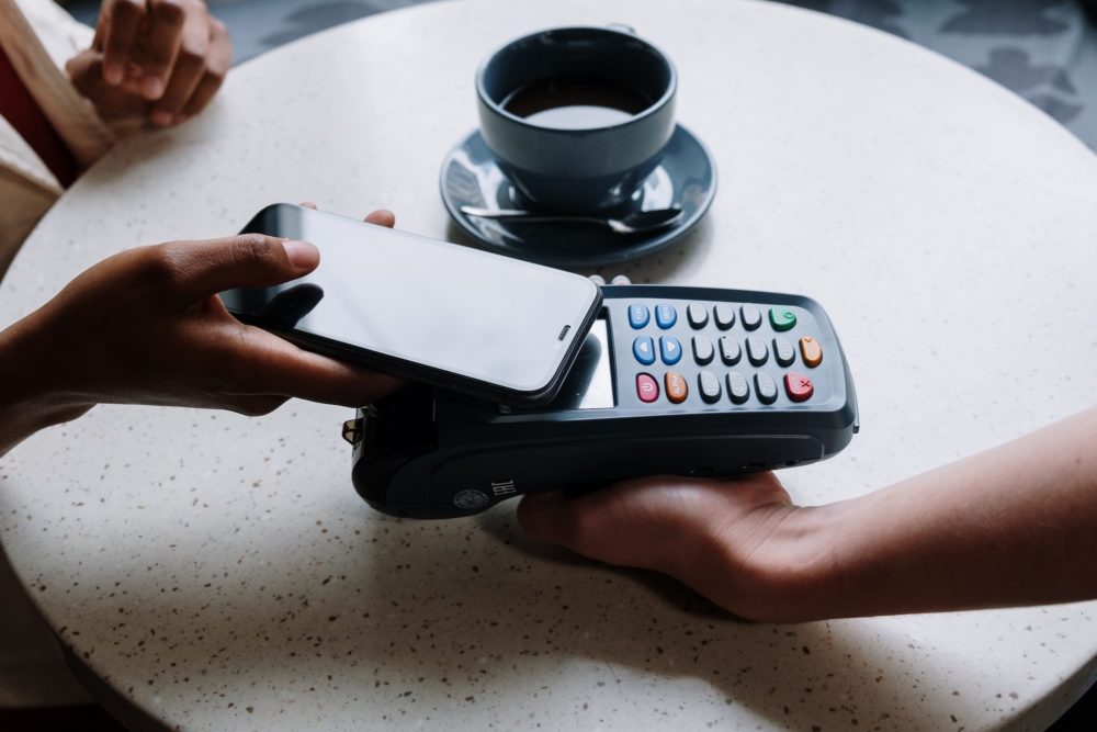 Zdjęcie okładkowe do wpis Płatności telefonem dla dzieci. Erste Bank dołącza do&nbsp;instytucji z&nbsp;obsługą Google Pay pod&nbsp;nadzorem rodziców