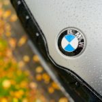 Zdjęcie okładkowe wpisu: Apple potwierdza, że bezprzewodowe ładowarki w BMW mogą uszkadzać iPhone’a 15