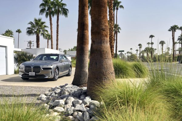 BMW i7