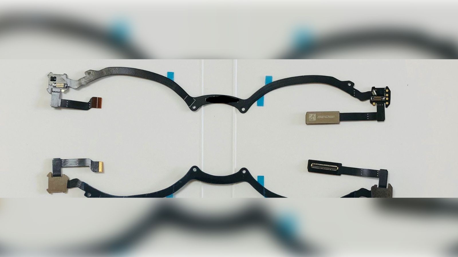 Zdjęcie okładkowe wpisu mr-white-apple-headset-leaked-ribbon-cables