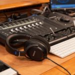 Zdjęcie okładkowe wpisu: Sony MDR-MV1 – nowe słuchawki odsłuchowe dla profesjonalistów