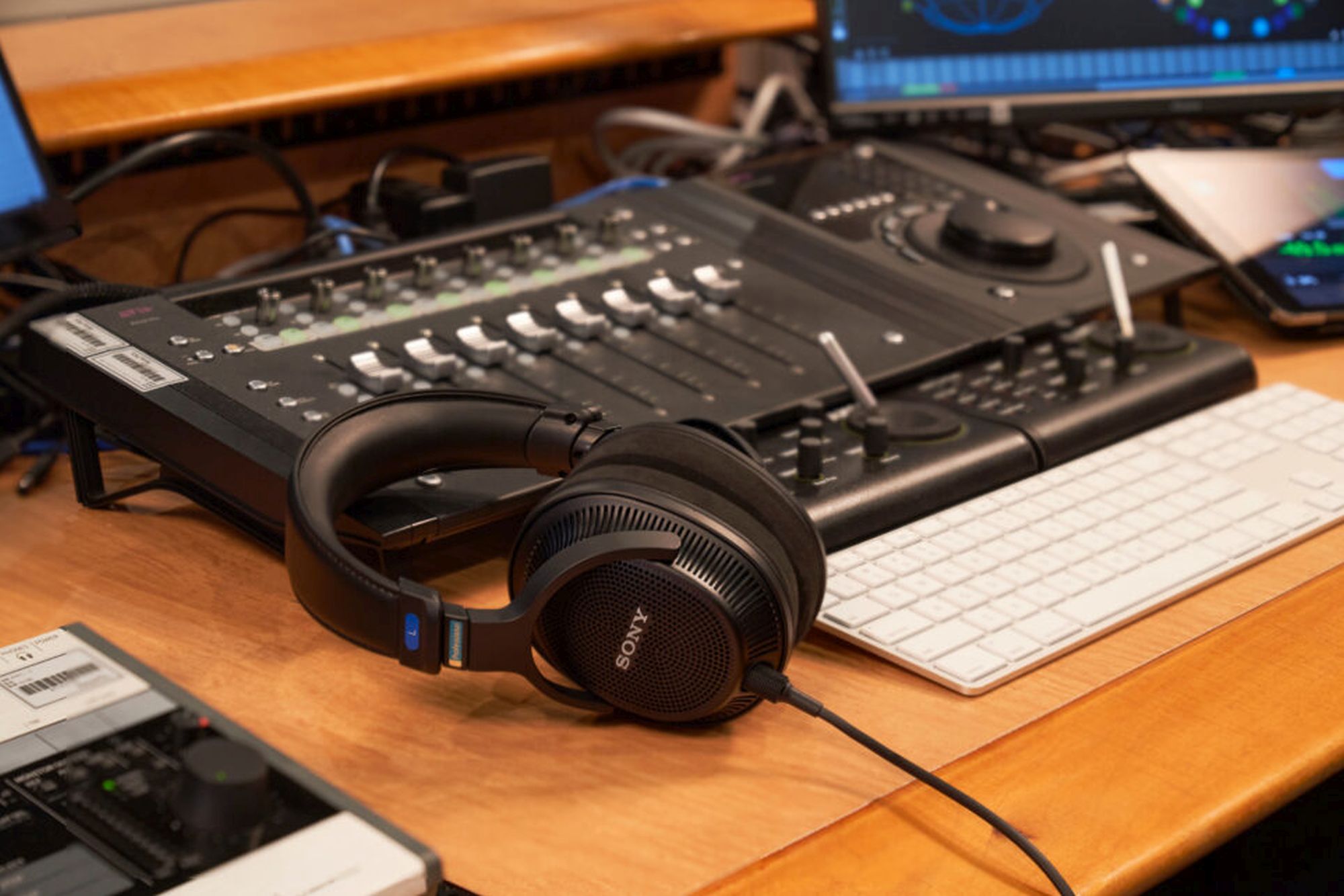 Zdjęcie okładkowe wpisu Sony MDR-MV1 – nowe słuchawki odsłuchowe dla profesjonalistów