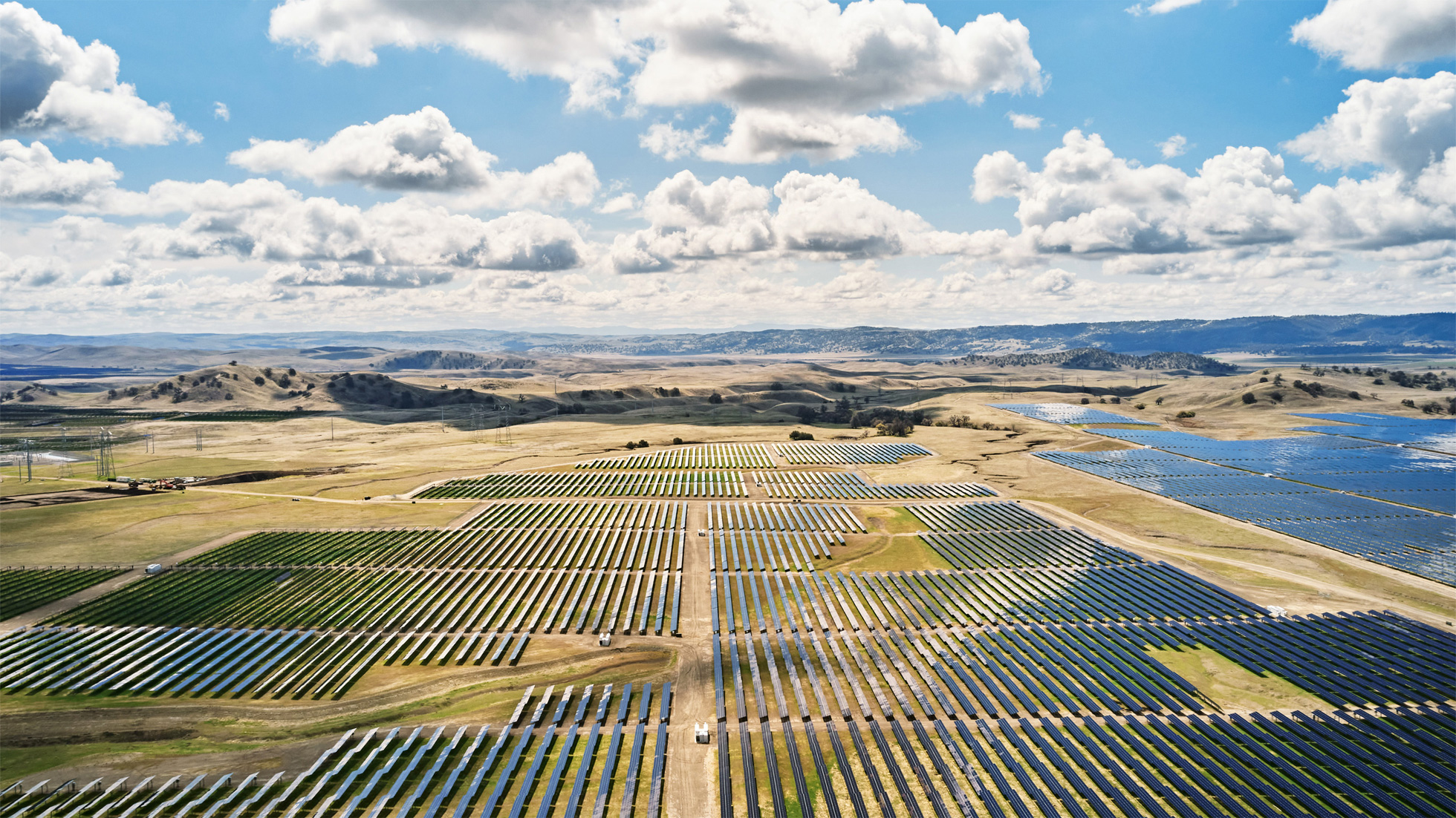 Zielone obligacje Apple z 2019 r. pomogły sfinansować budowę akumulatora w stacji California Flats Solar Project w Monterey w Kalifornii.