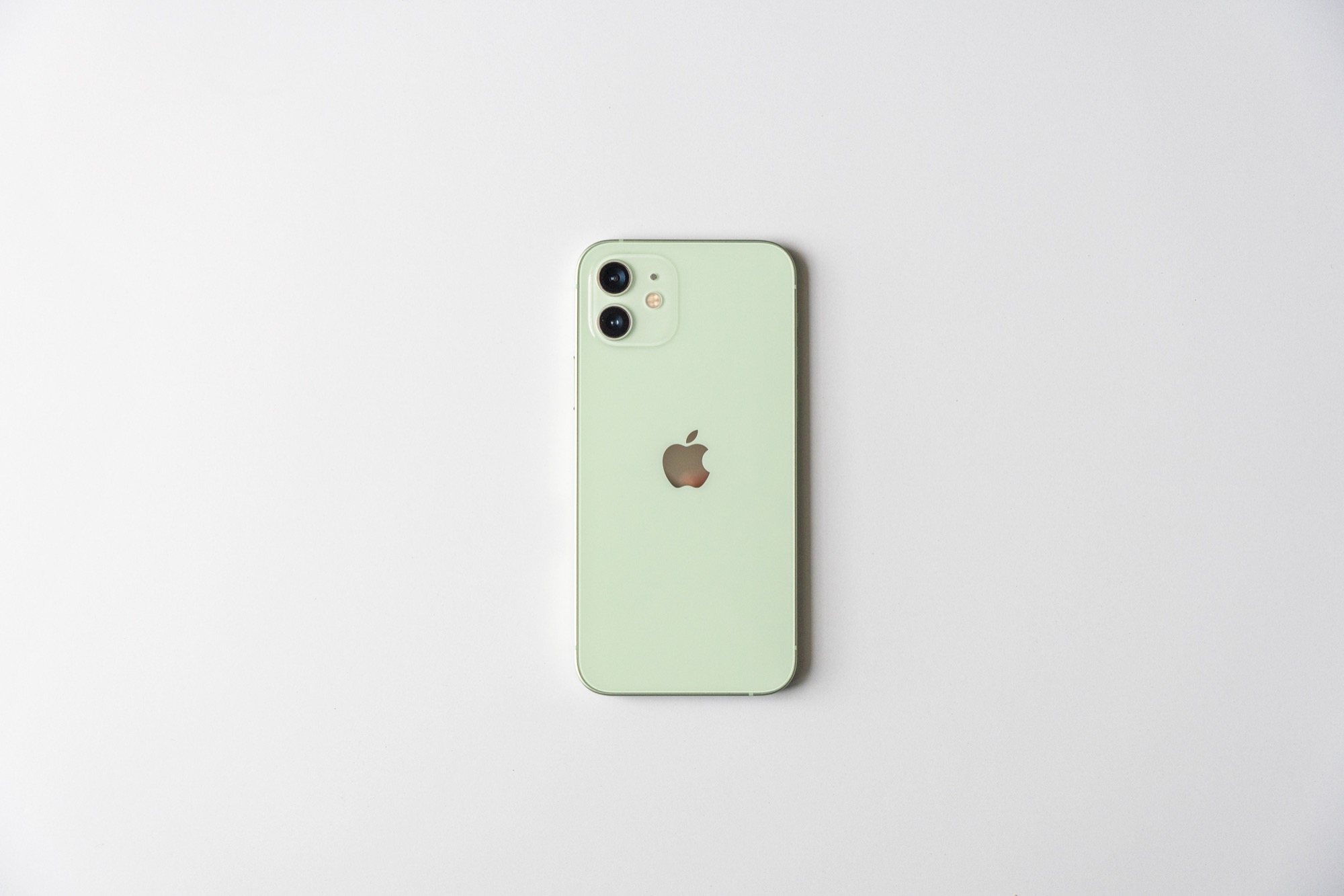 Zdjęcie okładkowe wpisu iPhone 15 z matowym szkłem i nowym kolorem