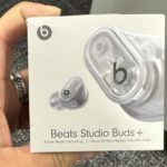 Zdjęcie okładkowe wpisu: Przeźroczyste Beats Studio Buds+ zauważone w Best Buy