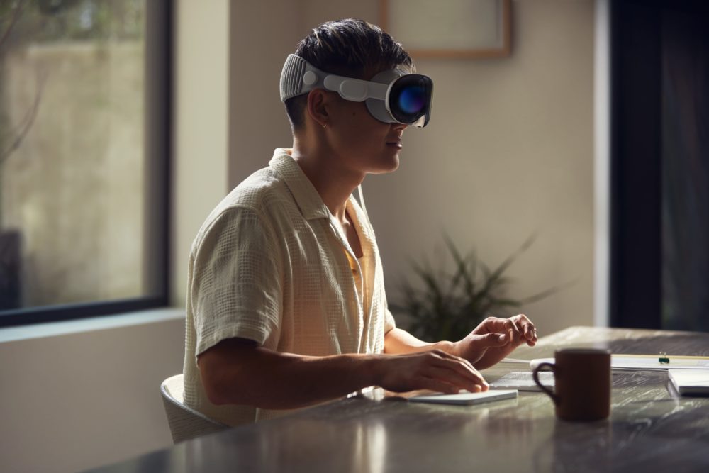 Zdjęcie okładkowe do wpis OpenAI podkupuje szefa projektów Vision Pro i&nbsp;inteligentnych okularów