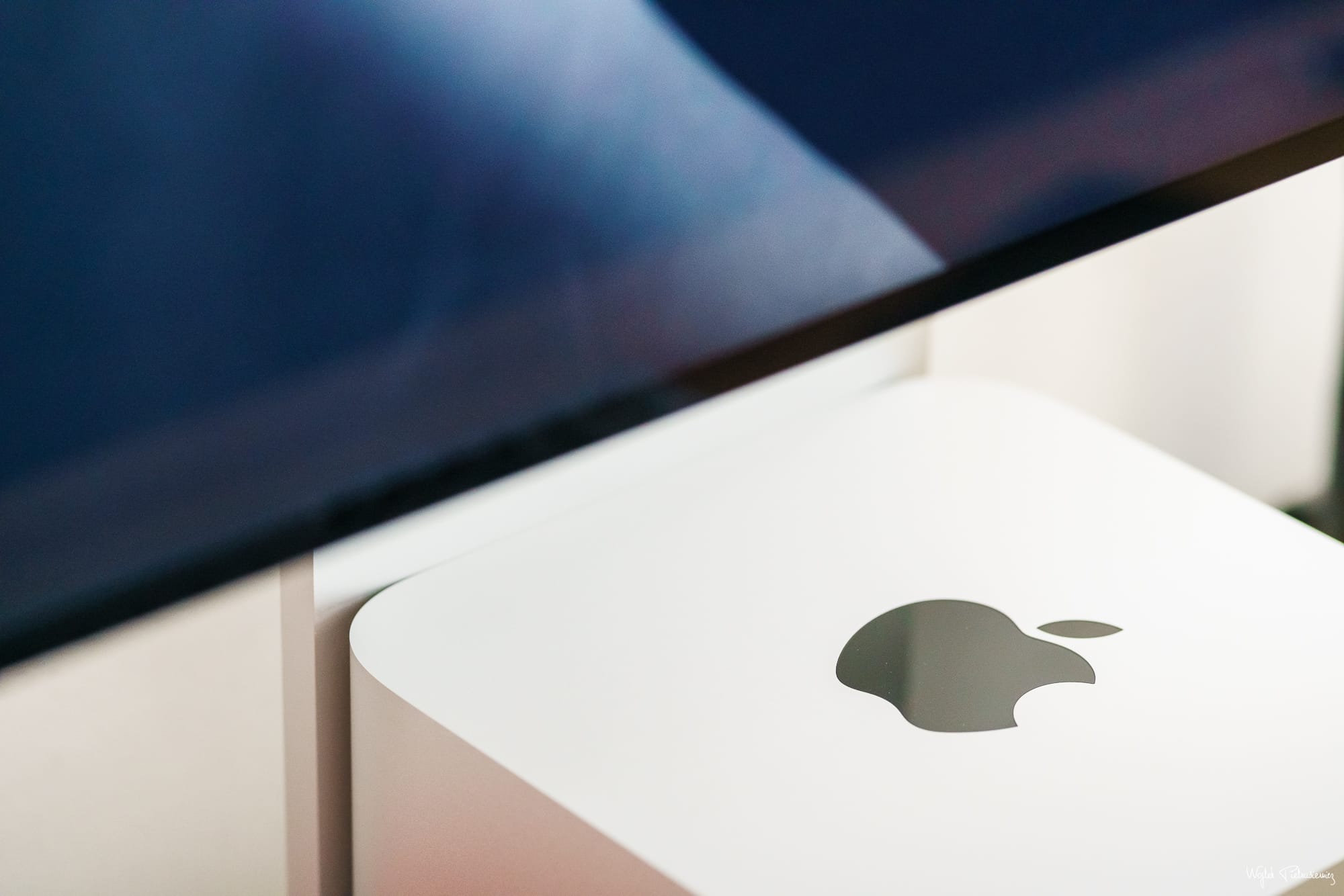 Zdjęcie okładkowe wpisu Gurman: nowego MacBooka Pro i Maca mini z Apple M3 zobaczymy w 2024 roku