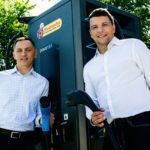 Zdjęcie okładkowe wpisu: Jeronimo Martins współpracuje z Powerdot – pod sklepami Biedronka pojawi się 600 stacji ładowania aut elektrycznych