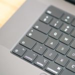 Zdjęcie okładkowe wpisu: Pierwszy MacBook Pro z modemem 5G może zadebiutować już w 2026 roku