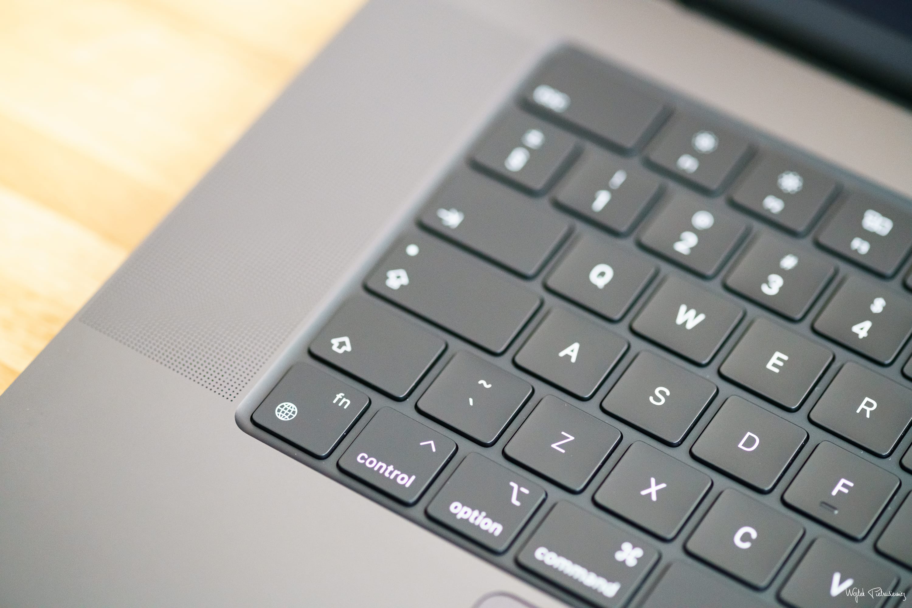 Zdjęcie okładkowe wpisu Kuo: Apple planuje 20-calowego MacBooka ze składanym ekranem