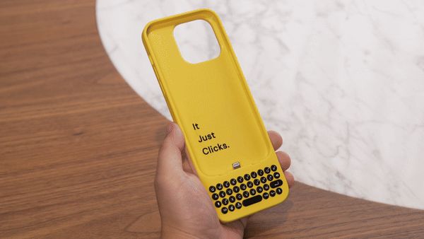 Zdjęcie okładkowe wpisu CES 2024 – Clicks, czyli obudowa do iPhone’a z klawiaturą w stylu Blackberry