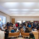 Zdjęcie okładkowe wpisu: Jak wyglądają sesje demo Vision Pro w sklepach Apple?