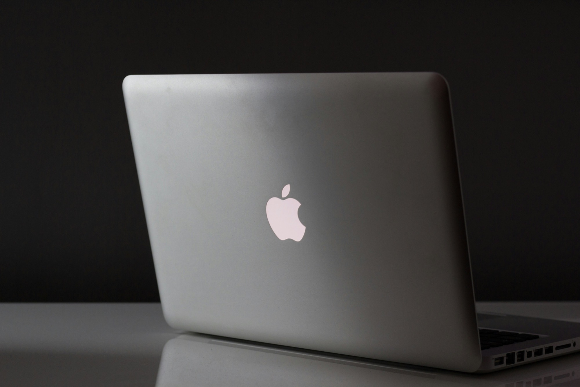 Zdjęcie okładkowe wpisu MacBooki Pro z napędem SuperDrive dodane do listy produktów vintage