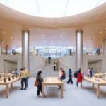 Zdjęcie okładkowe wpisu: Tim Cook jest w Chinach: zdjęcia z otwarcia nowego sklepu