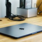 Zdjęcie okładkowe wpisu: Podstawowy MacBook Air M3 oferuje znacznie szybsze dyski SSD niż wcześniej