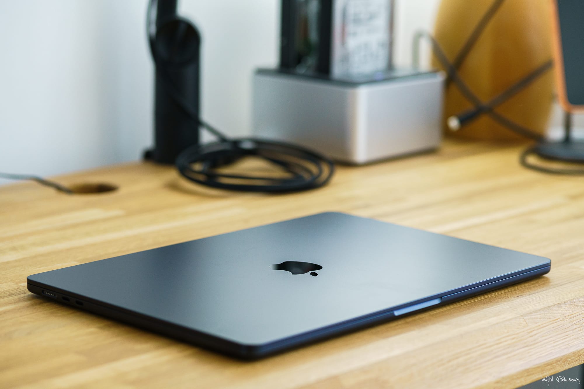 Zdjęcie okładkowe wpisu Podstawowy MacBook Air M3 oferuje znacznie szybsze dyski SSD niż wcześniej