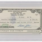 Zdjęcie okładkowe wpisu: Czek Steve’a Jobsa opłacający rachunek telefoniczny wystawiony na aukcji