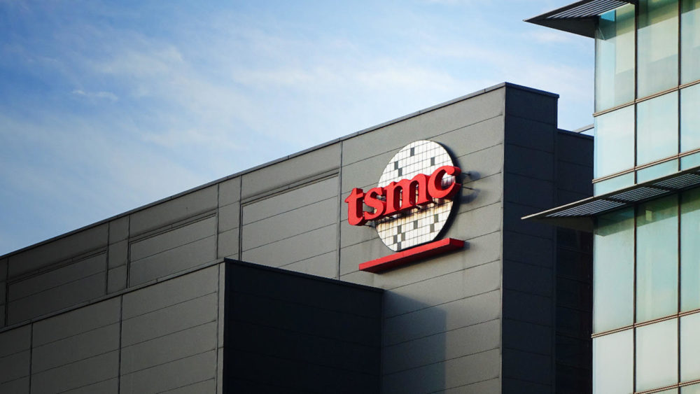 Zdjęcie okładkowe do wpis TSMC rozpoczyna budowę trzeciej fabryki chipów w USA – to największa zagraniczna inwestycja w USA