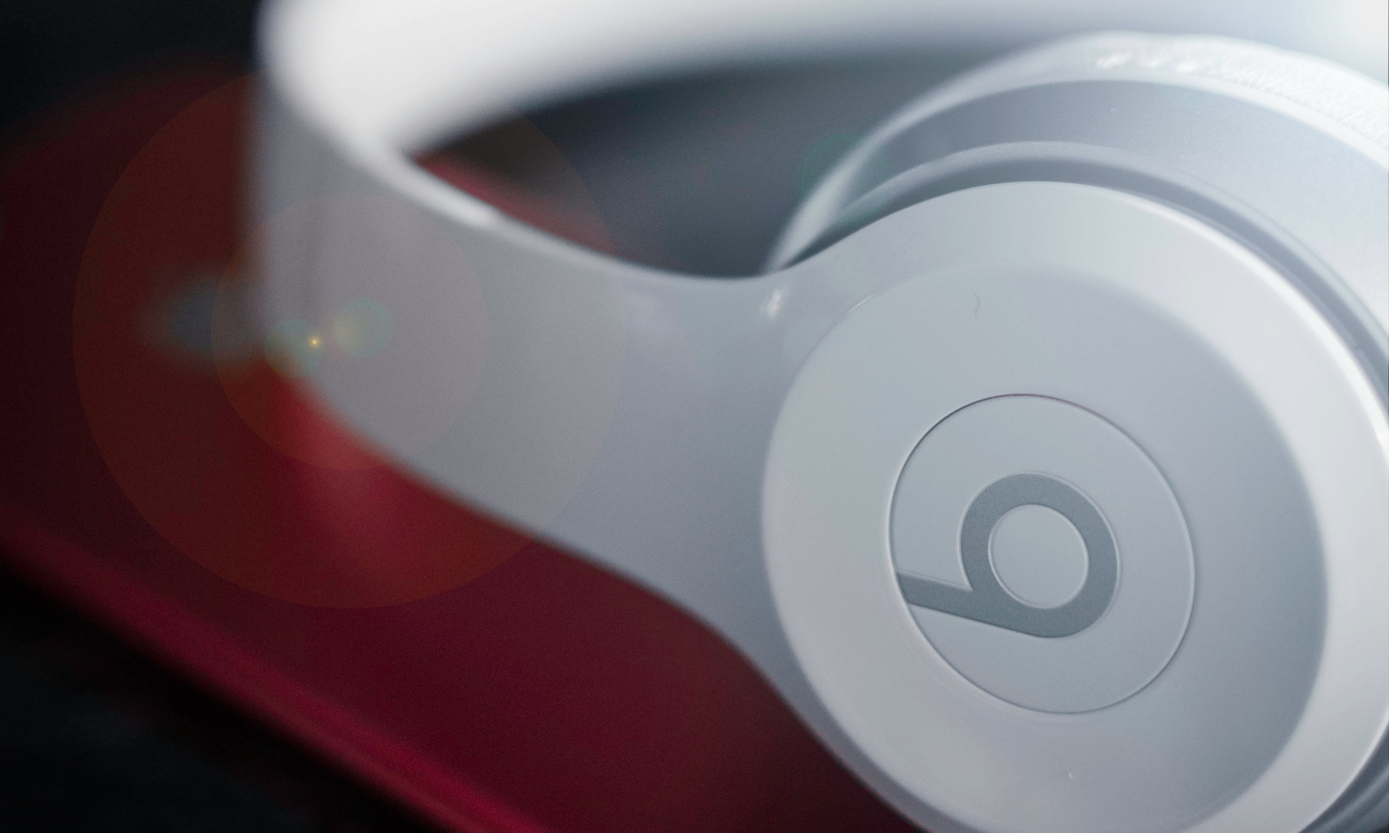 Zdjęcie okładkowe wpisu Apple Music krytykuje Spotify i chwali nowe Beats Pill