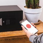 Zdjęcie okładkowe wpisu: Sejf zgodny z HomeKit – inteligentne bezpieczeństwo od Yale