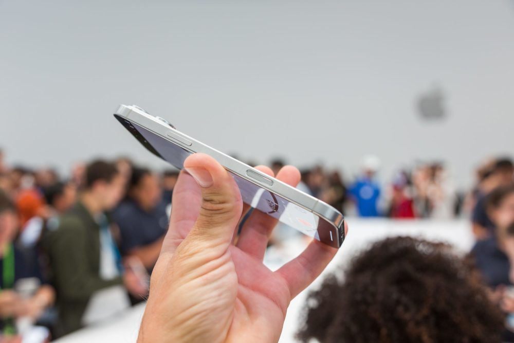 Zdjęcie okładkowe do wpis iPhone Ultra ma&nbsp;kłopoty w&nbsp;produkcji, a&nbsp;iPhone 18 Pro z&nbsp;tytanem i&nbsp;pierwsze zdjęcia etui