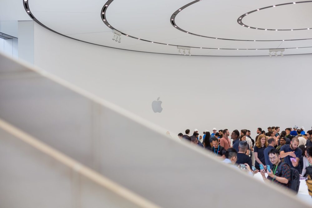 Zdjęcie okładkowe do wpis Składany iPhone od Apple może wyznaczyć nowy standard w technologii wyświetlaczy
