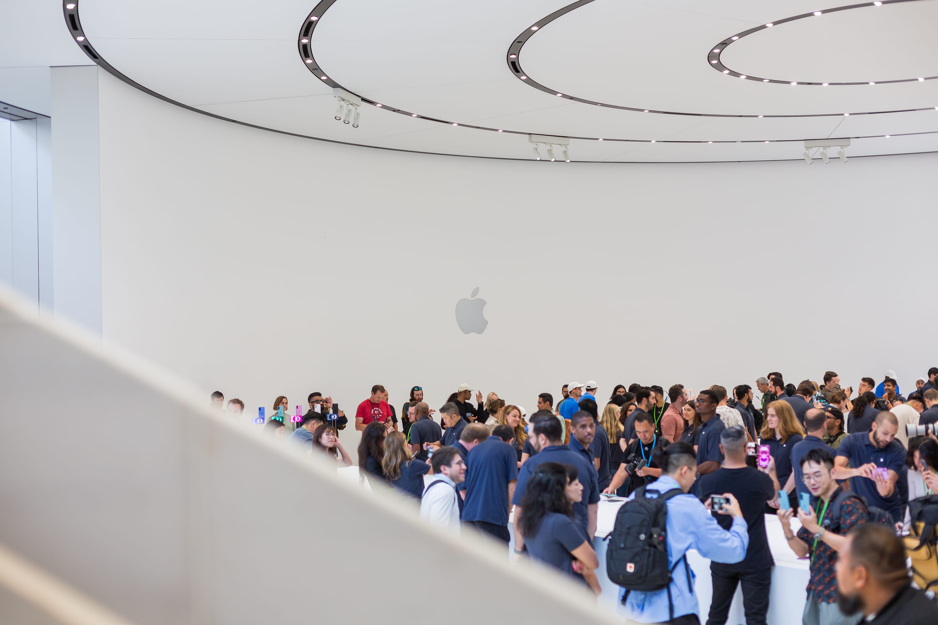 Zdjęcie okładkowe wpisu Apple zmienia nazwy systemów — będzie iOS 26! Co z iPhone’ami 17?