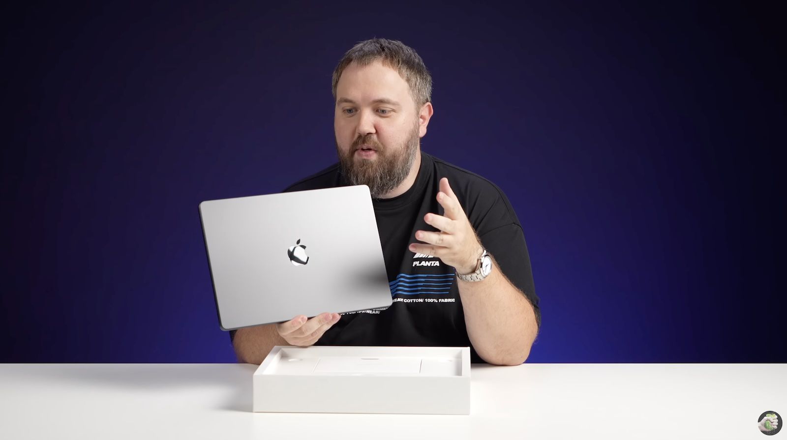 Zdjęcie okładkowe wpisu Wyciekło wideo z unbixingiem nowego MacBooka Pro z Apple M4