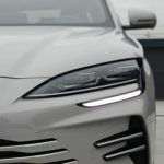 Zdjęcie okładkowe wpisu: BYD rzuca wyzwanie Tesli. Nowa bateria ładuje się w&nbsp;czasie krótszym niż przerwa na&nbsp;kawę