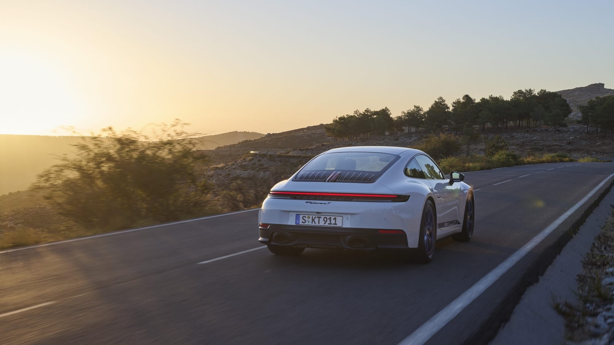 Zdjęcie okładkowe wpisu Porsche 911 Carrera T (992.2) – najlepsze wydanie Carrery wraca po facelifcie w dwóch odmianach [galeria]