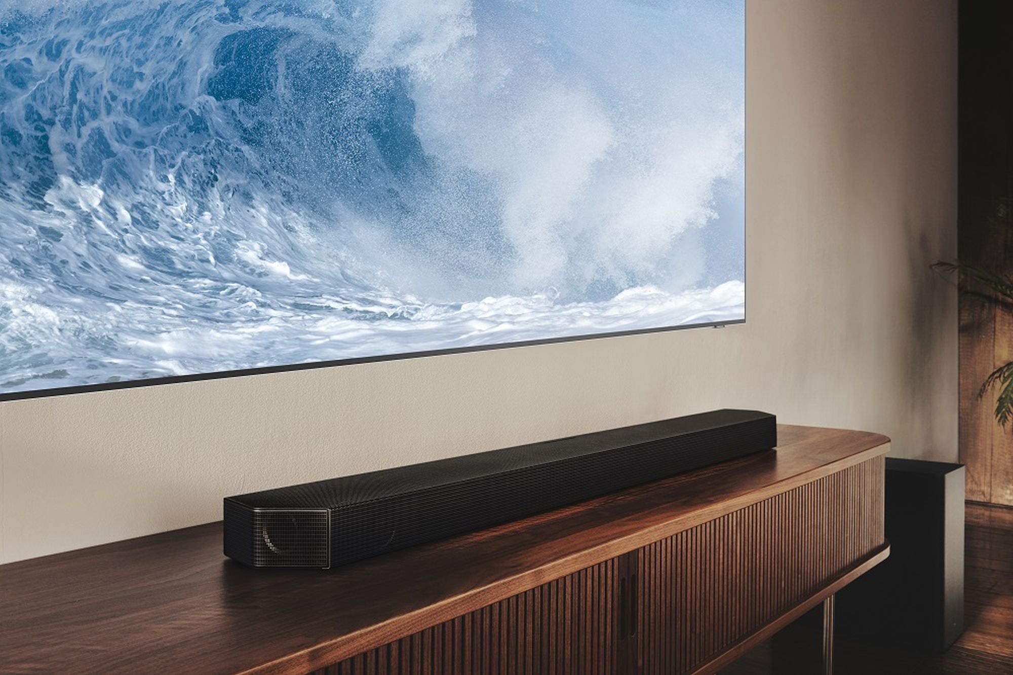 Zdjęcie okładkowe wpisu Telewizor i soundbar jednego producenta? Samsung przekonuje, że to ma sens