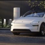 Zdjęcie okładkowe wpisu: Tesla Model 3 i Y z nowościami. Większy zasięg, nowa kamera i powrót fizycznej dźwigni kierunkowskazów