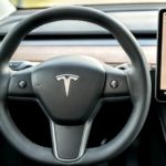 Zdjęcie okładkowe wpisu: Chcieli przejechać USA na autopilocie Tesli. Rozbili auto po niecałych 100 kilometrach