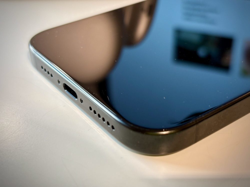 Zdjęcie okładkowe do wpis Apple ostrzega: zaktualizuj iOS, by&nbsp;chronić iPhone’a przed&nbsp;atakami z&nbsp;sieci