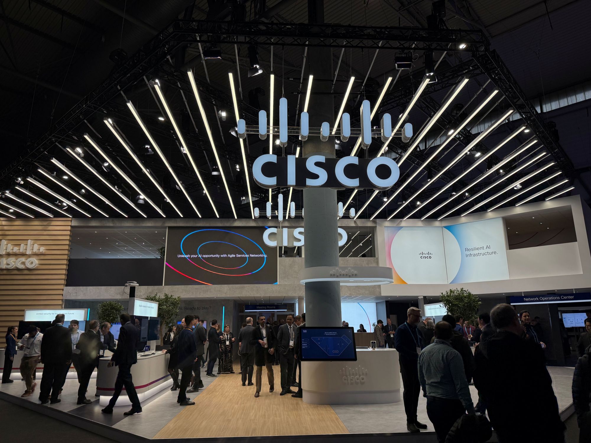 Zdjęcie okładkowe wpisu MWC 2025: Cisco prezentuje rozwiązania sieciowe dla ery AI