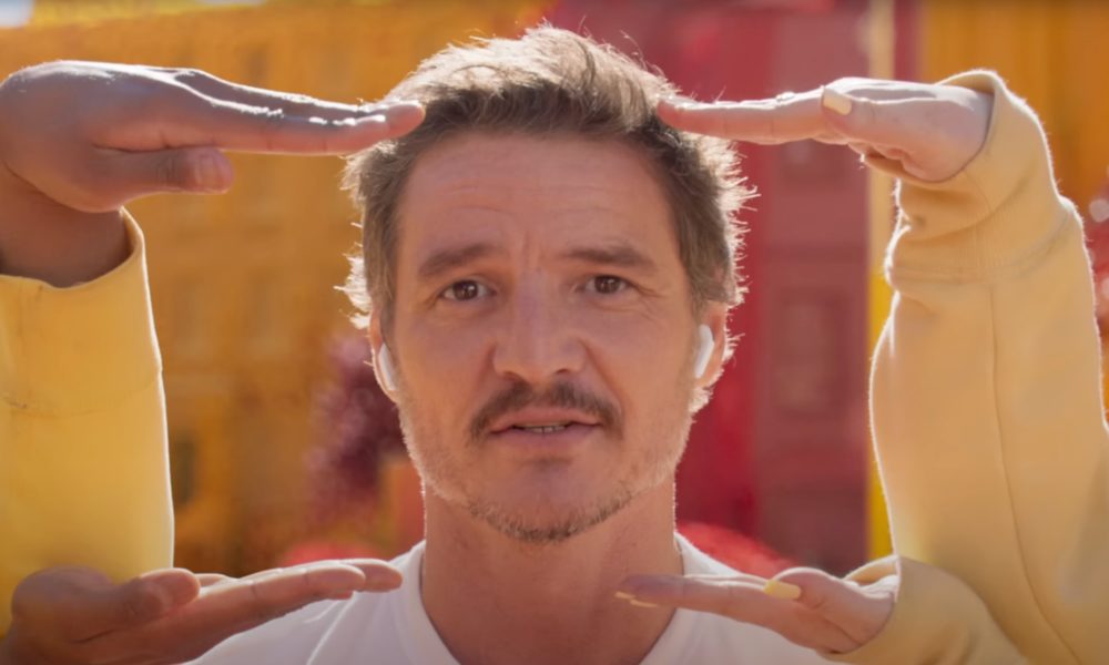 Zdjęcie okładkowe do wpis Apple promuje AirPods 4 w filmie z Pedro Pascalem