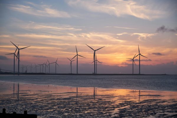 energia, OZE, farmy wiatrowe, wiatraki