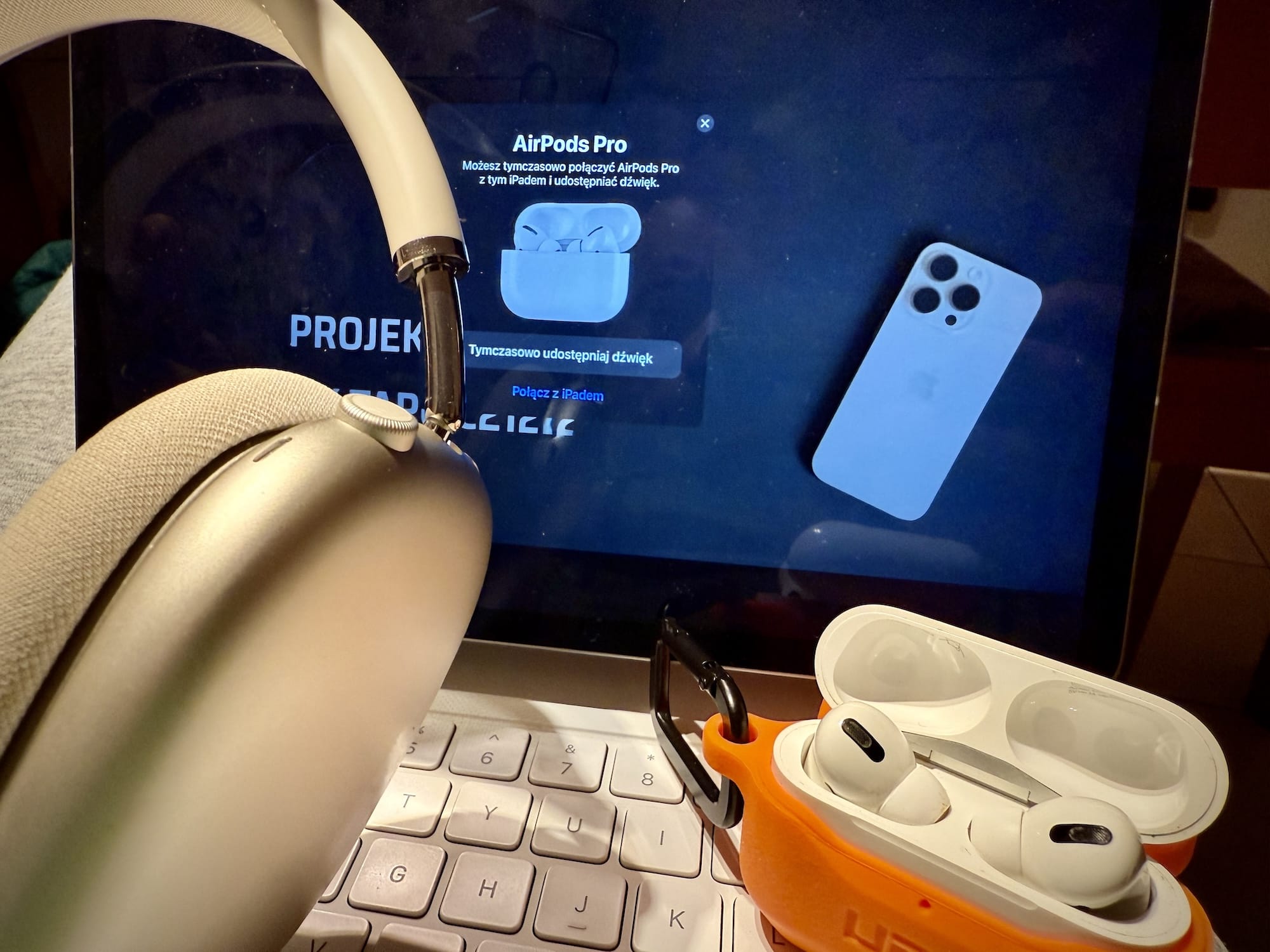 Zdjęcie okładkowe wpisu Jak podłączyć dwie pary AirPods i udostępnić dźwięk na iPhone lub iPadzie?