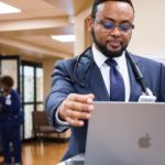 Zdjęcie okładkowe wpisu: Produkty Apple przekształcają opiekę nad pacjentami w Emory Healthcare