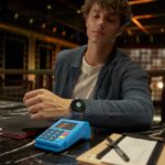 Zdjęcie okładkowe wpisu: KNF wyciąga wtyczkę. Płatności zegarkami Huawei znikają z&nbsp;Polski, bo&nbsp;operator „nie gwarantuje bezpieczeństwa”