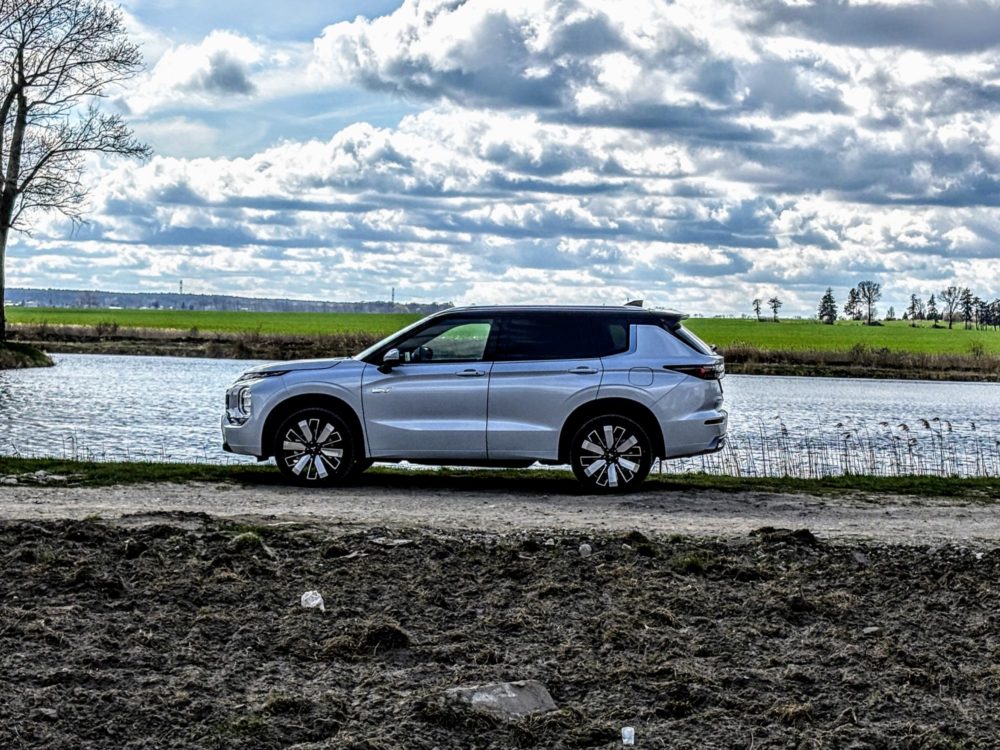 Zdjęcie okładkowe do wpis Mitsubishi Outlander PHEV – pierwsza jazda [galeria]