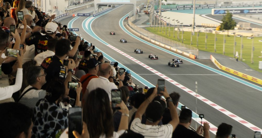Zdjęcie okładkowe do wpis Apple stworzyło specjalną kamerę z komponentów iPhone’a do filmu „F1: The Movie”