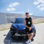 Zdjęcie okładkowe wpisu: Robert Lewandowski i piłkarze FC Barcelony z nowymi samochodami od fanów