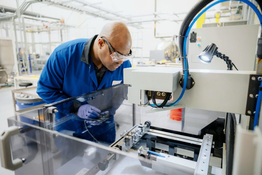 Zdjęcie okładkowe do wpis Apple stawia na „Made in USA”. 500 mln dolarów na produkcję i recykling magnesów ziem rzadkich