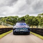 Zdjęcie okładkowe wpisu: Elektryczne Porsche Cayenne w testach. Prototyp pobił rekord i holował 3-tonowe auto