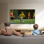 Zdjęcie okładkowe wpisu: Poczuj się jak na stadionie. Samsung ulepsza telewizory AI z myślą o kibicach