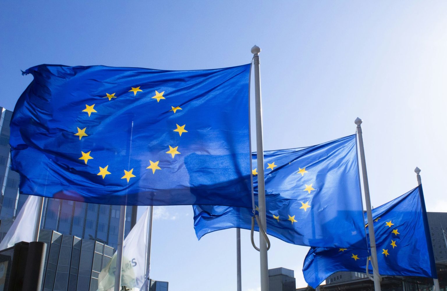 Fot. Alexandre Lallemand / Unsplash, Unia Europejska, flagi UE, UE