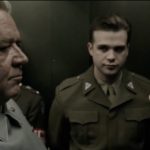 Zdjęcie okładkowe wpisu: Russell Crowe jako nazistowski zbrodniarz, Rami Malek jako psychiatra. Zobacz zwiastun filmu „Norymberga”